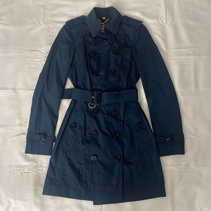 Burberry trench rain coat/jacket size us 2 navy blue